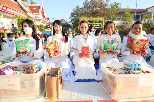 ภาพ No.196496:พิธีตักบาตรพระธรรมยาตรา ณ อนุสรณ์สถานลำดับที่ 3 สถานที่เกิดใหม่ในเพศสมณะ วัดสองพี่น้อง ต.ต้นตาล อ.สองพี่น้อง จ.สุพรรณบุรี ในโครงการธรรมยาตรา กตัญญูบูชา มหาปูชนียาจารย์ พระมงคลเทพมุนี(สด จนฺทสโร) พระผู้ปราบมาร ปีที่ 13 วันที่ 15 มกราคม พ.ศ.2568