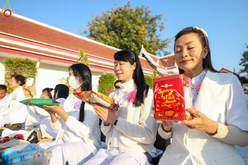 ภาพ No.196497:พิธีตักบาตรพระธรรมยาตรา ณ อนุสรณ์สถานลำดับที่ 3 สถานที่เกิดใหม่ในเพศสมณะ วัดสองพี่น้อง ต.ต้นตาล อ.สองพี่น้อง จ.สุพรรณบุรี ในโครงการธรรมยาตรา กตัญญูบูชา มหาปูชนียาจารย์ พระมงคลเทพมุนี(สด จนฺทสโร) พระผู้ปราบมาร ปีที่ 13 วันที่ 15 มกราคม พ.ศ.2568