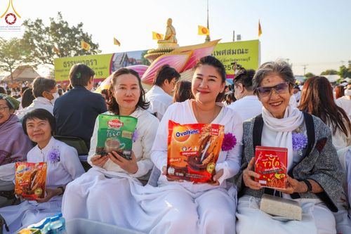 ภาพ No.196499:พิธีตักบาตรพระธรรมยาตรา ณ อนุสรณ์สถานลำดับที่ 3 สถานที่เกิดใหม่ในเพศสมณะ วัดสองพี่น้อง ต.ต้นตาล อ.สองพี่น้อง จ.สุพรรณบุรี ในโครงการธรรมยาตรา กตัญญูบูชา มหาปูชนียาจารย์ พระมงคลเทพมุนี(สด จนฺทสโร) พระผู้ปราบมาร ปีที่ 13 วันที่ 15 มกราคม พ.ศ.2568