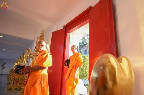 ภาพ No.196502:พิธีตักบาตรพระธรรมยาตรา ณ อนุสรณ์สถานลำดับที่ 3 สถานที่เกิดใหม่ในเพศสมณะ วัดสองพี่น้อง ต.ต้นตาล อ.สองพี่น้อง จ.สุพรรณบุรี ในโครงการธรรมยาตรา กตัญญูบูชา มหาปูชนียาจารย์ พระมงคลเทพมุนี(สด จนฺทสโร) พระผู้ปราบมาร ปีที่ 13 วันที่ 15 มกราคม พ.ศ.2568