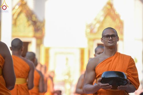 ภาพ No.196507:พิธีตักบาตรพระธรรมยาตรา ณ อนุสรณ์สถานลำดับที่ 3 สถานที่เกิดใหม่ในเพศสมณะ วัดสองพี่น้อง ต.ต้นตาล อ.สองพี่น้อง จ.สุพรรณบุรี ในโครงการธรรมยาตรา กตัญญูบูชา มหาปูชนียาจารย์ พระมงคลเทพมุนี(สด จนฺทสโร) พระผู้ปราบมาร ปีที่ 13 วันที่ 15 มกราคม พ.ศ.2568