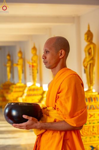 ภาพ No.196508:พิธีตักบาตรพระธรรมยาตรา ณ อนุสรณ์สถานลำดับที่ 3 สถานที่เกิดใหม่ในเพศสมณะ วัดสองพี่น้อง ต.ต้นตาล อ.สองพี่น้อง จ.สุพรรณบุรี ในโครงการธรรมยาตรา กตัญญูบูชา มหาปูชนียาจารย์ พระมงคลเทพมุนี(สด จนฺทสโร) พระผู้ปราบมาร ปีที่ 13 วันที่ 15 มกราคม พ.ศ.2568