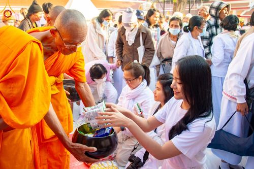 ภาพ No.196522:พิธีตักบาตรพระธรรมยาตรา ณ อนุสรณ์สถานลำดับที่ 3 สถานที่เกิดใหม่ในเพศสมณะ วัดสองพี่น้อง ต.ต้นตาล อ.สองพี่น้อง จ.สุพรรณบุรี ในโครงการธรรมยาตรา กตัญญูบูชา มหาปูชนียาจารย์ พระมงคลเทพมุนี(สด จนฺทสโร) พระผู้ปราบมาร ปีที่ 13 วันที่ 15 มกราคม พ.ศ.2568