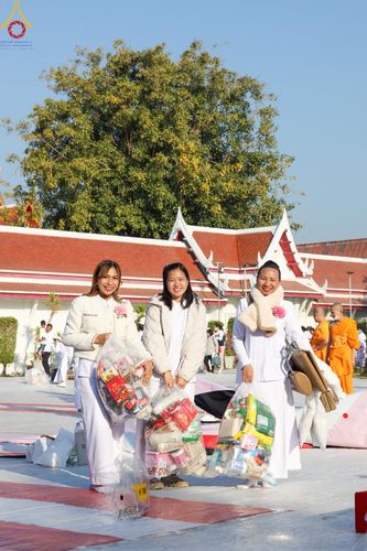 ภาพ No.196531:พิธีตักบาตรพระธรรมยาตรา ณ อนุสรณ์สถานลำดับที่ 3 สถานที่เกิดใหม่ในเพศสมณะ วัดสองพี่น้อง ต.ต้นตาล อ.สองพี่น้อง จ.สุพรรณบุรี ในโครงการธรรมยาตรา กตัญญูบูชา มหาปูชนียาจารย์ พระมงคลเทพมุนี(สด จนฺทสโร) พระผู้ปราบมาร ปีที่ 13 วันที่ 15 มกราคม พ.ศ.2568