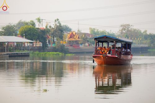 ภาพ No.200655:พิธีจุดประทีปถวายเป็นพุทธบูชา และบูชาธรรมมหาปูชนียาจารย์ ณ อนุสรณ์สถานบางปลา วัดบางปลา อำเภอบางเลน จังหวัดนครปฐม ในโครงการธรรมยาตรา กตัญญูบูชา มหาปูชนียาจารย์ พระมงคลเทพมุนี(สด จนฺทสโร) พระผู้ปราบมาร อนุสรณ์สถาน 7 แห่ง ปีที่ 13 วันที่ 23 มกราคม พ.ศ. 2568