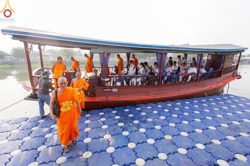 ภาพ No.200654:พิธีจุดประทีปถวายเป็นพุทธบูชา และบูชาธรรมมหาปูชนียาจารย์ ณ อนุสรณ์สถานบางปลา วัดบางปลา อำเภอบางเลน จังหวัดนครปฐม ในโครงการธรรมยาตรา กตัญญูบูชา มหาปูชนียาจารย์ พระมงคลเทพมุนี(สด จนฺทสโร) พระผู้ปราบมาร อนุสรณ์สถาน 7 แห่ง ปีที่ 13 วันที่ 23 มกราคม พ.ศ. 2568