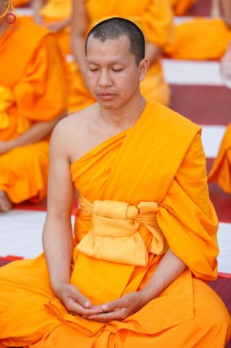 ภาพ No.200660:พิธีจุดประทีปถวายเป็นพุทธบูชา และบูชาธรรมมหาปูชนียาจารย์ ณ อนุสรณ์สถานบางปลา วัดบางปลา อำเภอบางเลน จังหวัดนครปฐม ในโครงการธรรมยาตรา กตัญญูบูชา มหาปูชนียาจารย์ พระมงคลเทพมุนี(สด จนฺทสโร) พระผู้ปราบมาร อนุสรณ์สถาน 7 แห่ง ปีที่ 13 วันที่ 23 มกราคม พ.ศ. 2568