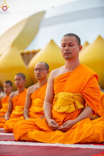 ภาพ No.200658:พิธีจุดประทีปถวายเป็นพุทธบูชา และบูชาธรรมมหาปูชนียาจารย์ ณ อนุสรณ์สถานบางปลา วัดบางปลา อำเภอบางเลน จังหวัดนครปฐม ในโครงการธรรมยาตรา กตัญญูบูชา มหาปูชนียาจารย์ พระมงคลเทพมุนี(สด จนฺทสโร) พระผู้ปราบมาร อนุสรณ์สถาน 7 แห่ง ปีที่ 13 วันที่ 23 มกราคม พ.ศ. 2568