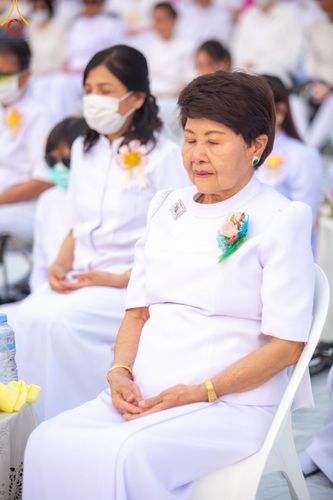 ภาพ No.200664:พิธีจุดประทีปถวายเป็นพุทธบูชา และบูชาธรรมมหาปูชนียาจารย์ ณ อนุสรณ์สถานบางปลา วัดบางปลา อำเภอบางเลน จังหวัดนครปฐม ในโครงการธรรมยาตรา กตัญญูบูชา มหาปูชนียาจารย์ พระมงคลเทพมุนี(สด จนฺทสโร) พระผู้ปราบมาร อนุสรณ์สถาน 7 แห่ง ปีที่ 13 วันที่ 23 มกราคม พ.ศ. 2568