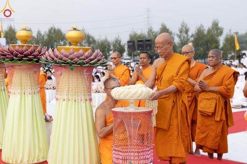 ภาพ No.200671:พิธีจุดประทีปถวายเป็นพุทธบูชา และบูชาธรรมมหาปูชนียาจารย์ ณ อนุสรณ์สถานบางปลา วัดบางปลา อำเภอบางเลน จังหวัดนครปฐม ในโครงการธรรมยาตรา กตัญญูบูชา มหาปูชนียาจารย์ พระมงคลเทพมุนี(สด จนฺทสโร) พระผู้ปราบมาร อนุสรณ์สถาน 7 แห่ง ปีที่ 13 วันที่ 23 มกราคม พ.ศ. 2568