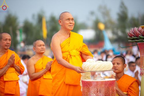 ภาพ No.200672:พิธีจุดประทีปถวายเป็นพุทธบูชา และบูชาธรรมมหาปูชนียาจารย์ ณ อนุสรณ์สถานบางปลา วัดบางปลา อำเภอบางเลน จังหวัดนครปฐม ในโครงการธรรมยาตรา กตัญญูบูชา มหาปูชนียาจารย์ พระมงคลเทพมุนี(สด จนฺทสโร) พระผู้ปราบมาร อนุสรณ์สถาน 7 แห่ง ปีที่ 13 วันที่ 23 มกราคม พ.ศ. 2568