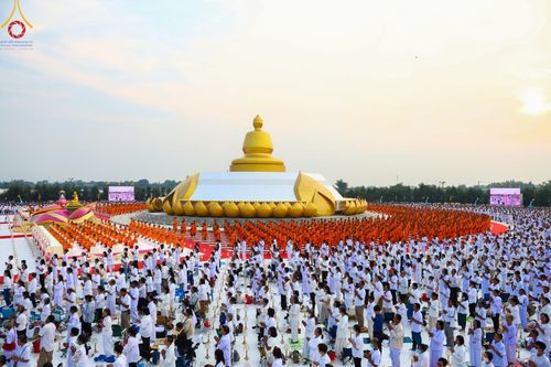 ภาพ No.200678:พิธีจุดประทีปถวายเป็นพุทธบูชา และบูชาธรรมมหาปูชนียาจารย์ ณ อนุสรณ์สถานบางปลา วัดบางปลา อำเภอบางเลน จังหวัดนครปฐม ในโครงการธรรมยาตรา กตัญญูบูชา มหาปูชนียาจารย์ พระมงคลเทพมุนี(สด จนฺทสโร) พระผู้ปราบมาร อนุสรณ์สถาน 7 แห่ง ปีที่ 13 วันที่ 23 มกราคม พ.ศ. 2568