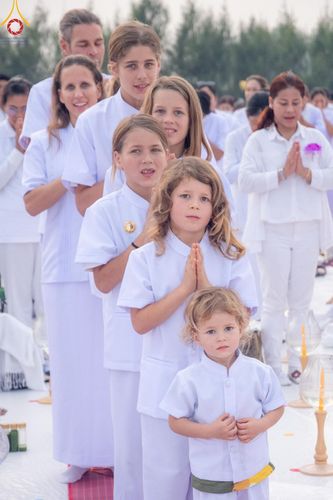 ภาพ No.200686:พิธีจุดประทีปถวายเป็นพุทธบูชา และบูชาธรรมมหาปูชนียาจารย์ ณ อนุสรณ์สถานบางปลา วัดบางปลา อำเภอบางเลน จังหวัดนครปฐม ในโครงการธรรมยาตรา กตัญญูบูชา มหาปูชนียาจารย์ พระมงคลเทพมุนี(สด จนฺทสโร) พระผู้ปราบมาร อนุสรณ์สถาน 7 แห่ง ปีที่ 13 วันที่ 23 มกราคม พ.ศ. 2568