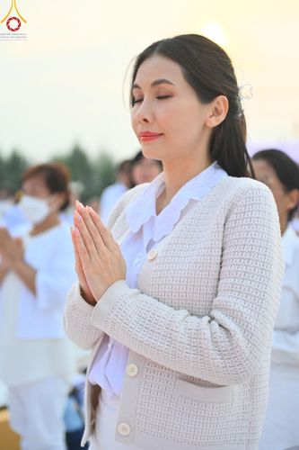 ภาพ No.200694:พิธีจุดประทีปถวายเป็นพุทธบูชา และบูชาธรรมมหาปูชนียาจารย์ ณ อนุสรณ์สถานบางปลา วัดบางปลา อำเภอบางเลน จังหวัดนครปฐม ในโครงการธรรมยาตรา กตัญญูบูชา มหาปูชนียาจารย์ พระมงคลเทพมุนี(สด จนฺทสโร) พระผู้ปราบมาร อนุสรณ์สถาน 7 แห่ง ปีที่ 13 วันที่ 23 มกราคม พ.ศ. 2568