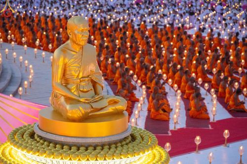 ภาพ No.200701:พิธีจุดประทีปถวายเป็นพุทธบูชา และบูชาธรรมมหาปูชนียาจารย์ ณ อนุสรณ์สถานบางปลา วัดบางปลา อำเภอบางเลน จังหวัดนครปฐม ในโครงการธรรมยาตรา กตัญญูบูชา มหาปูชนียาจารย์ พระมงคลเทพมุนี(สด จนฺทสโร) พระผู้ปราบมาร อนุสรณ์สถาน 7 แห่ง ปีที่ 13 วันที่ 23 มกราคม พ.ศ. 2568