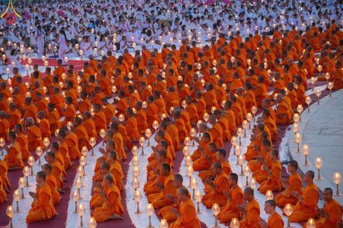 ภาพ No.200702:พิธีจุดประทีปถวายเป็นพุทธบูชา และบูชาธรรมมหาปูชนียาจารย์ ณ อนุสรณ์สถานบางปลา วัดบางปลา อำเภอบางเลน จังหวัดนครปฐม ในโครงการธรรมยาตรา กตัญญูบูชา มหาปูชนียาจารย์ พระมงคลเทพมุนี(สด จนฺทสโร) พระผู้ปราบมาร อนุสรณ์สถาน 7 แห่ง ปีที่ 13 วันที่ 23 มกราคม พ.ศ. 2568