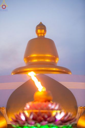 ภาพ No.200709:พิธีจุดประทีปถวายเป็นพุทธบูชา และบูชาธรรมมหาปูชนียาจารย์ ณ อนุสรณ์สถานบางปลา วัดบางปลา อำเภอบางเลน จังหวัดนครปฐม ในโครงการธรรมยาตรา กตัญญูบูชา มหาปูชนียาจารย์ พระมงคลเทพมุนี(สด จนฺทสโร) พระผู้ปราบมาร อนุสรณ์สถาน 7 แห่ง ปีที่ 13 วันที่ 23 มกราคม พ.ศ. 2568