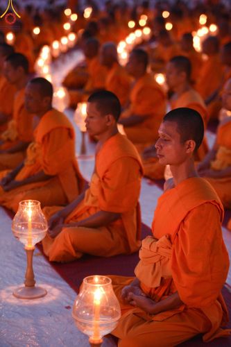 ภาพ No.200712:พิธีจุดประทีปถวายเป็นพุทธบูชา และบูชาธรรมมหาปูชนียาจารย์ ณ อนุสรณ์สถานบางปลา วัดบางปลา อำเภอบางเลน จังหวัดนครปฐม ในโครงการธรรมยาตรา กตัญญูบูชา มหาปูชนียาจารย์ พระมงคลเทพมุนี(สด จนฺทสโร) พระผู้ปราบมาร อนุสรณ์สถาน 7 แห่ง ปีที่ 13 วันที่ 23 มกราคม พ.ศ. 2568