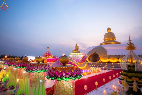 ภาพ No.200714:พิธีจุดประทีปถวายเป็นพุทธบูชา และบูชาธรรมมหาปูชนียาจารย์ ณ อนุสรณ์สถานบางปลา วัดบางปลา อำเภอบางเลน จังหวัดนครปฐม ในโครงการธรรมยาตรา กตัญญูบูชา มหาปูชนียาจารย์ พระมงคลเทพมุนี(สด จนฺทสโร) พระผู้ปราบมาร อนุสรณ์สถาน 7 แห่ง ปีที่ 13 วันที่ 23 มกราคม พ.ศ. 2568