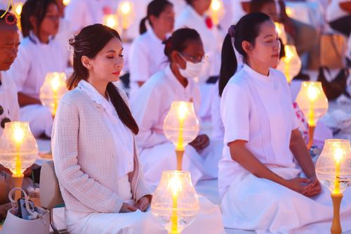 ภาพ No.200717:พิธีจุดประทีปถวายเป็นพุทธบูชา และบูชาธรรมมหาปูชนียาจารย์ ณ อนุสรณ์สถานบางปลา วัดบางปลา อำเภอบางเลน จังหวัดนครปฐม ในโครงการธรรมยาตรา กตัญญูบูชา มหาปูชนียาจารย์ พระมงคลเทพมุนี(สด จนฺทสโร) พระผู้ปราบมาร อนุสรณ์สถาน 7 แห่ง ปีที่ 13 วันที่ 23 มกราคม พ.ศ. 2568