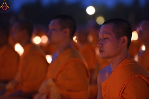 ภาพ No.200721:พิธีจุดประทีปถวายเป็นพุทธบูชา และบูชาธรรมมหาปูชนียาจารย์ ณ อนุสรณ์สถานบางปลา วัดบางปลา อำเภอบางเลน จังหวัดนครปฐม ในโครงการธรรมยาตรา กตัญญูบูชา มหาปูชนียาจารย์ พระมงคลเทพมุนี(สด จนฺทสโร) พระผู้ปราบมาร อนุสรณ์สถาน 7 แห่ง ปีที่ 13 วันที่ 23 มกราคม พ.ศ. 2568