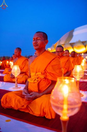 ภาพ No.200723:พิธีจุดประทีปถวายเป็นพุทธบูชา และบูชาธรรมมหาปูชนียาจารย์ ณ อนุสรณ์สถานบางปลา วัดบางปลา อำเภอบางเลน จังหวัดนครปฐม ในโครงการธรรมยาตรา กตัญญูบูชา มหาปูชนียาจารย์ พระมงคลเทพมุนี(สด จนฺทสโร) พระผู้ปราบมาร อนุสรณ์สถาน 7 แห่ง ปีที่ 13 วันที่ 23 มกราคม พ.ศ. 2568