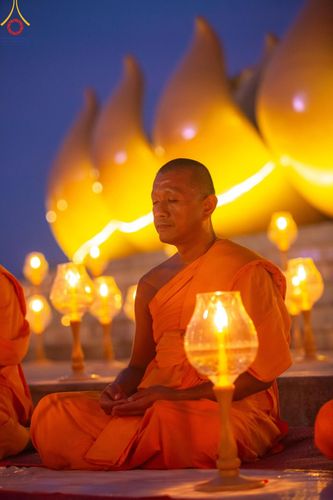 ภาพ No.200724:พิธีจุดประทีปถวายเป็นพุทธบูชา และบูชาธรรมมหาปูชนียาจารย์ ณ อนุสรณ์สถานบางปลา วัดบางปลา อำเภอบางเลน จังหวัดนครปฐม ในโครงการธรรมยาตรา กตัญญูบูชา มหาปูชนียาจารย์ พระมงคลเทพมุนี(สด จนฺทสโร) พระผู้ปราบมาร อนุสรณ์สถาน 7 แห่ง ปีที่ 13 วันที่ 23 มกราคม พ.ศ. 2568