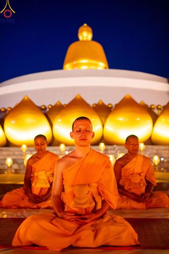 ภาพ No.200727:พิธีจุดประทีปถวายเป็นพุทธบูชา และบูชาธรรมมหาปูชนียาจารย์ ณ อนุสรณ์สถานบางปลา วัดบางปลา อำเภอบางเลน จังหวัดนครปฐม ในโครงการธรรมยาตรา กตัญญูบูชา มหาปูชนียาจารย์ พระมงคลเทพมุนี(สด จนฺทสโร) พระผู้ปราบมาร อนุสรณ์สถาน 7 แห่ง ปีที่ 13 วันที่ 23 มกราคม พ.ศ. 2568