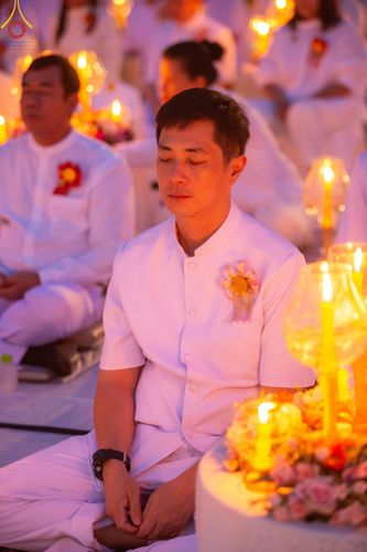 ภาพ No.200736:พิธีจุดประทีปถวายเป็นพุทธบูชา และบูชาธรรมมหาปูชนียาจารย์ ณ อนุสรณ์สถานบางปลา วัดบางปลา อำเภอบางเลน จังหวัดนครปฐม ในโครงการธรรมยาตรา กตัญญูบูชา มหาปูชนียาจารย์ พระมงคลเทพมุนี(สด จนฺทสโร) พระผู้ปราบมาร อนุสรณ์สถาน 7 แห่ง ปีที่ 13 วันที่ 23 มกราคม พ.ศ. 2568