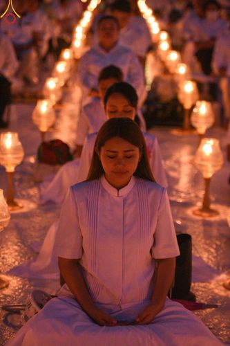 ภาพ No.200739:พิธีจุดประทีปถวายเป็นพุทธบูชา และบูชาธรรมมหาปูชนียาจารย์ ณ อนุสรณ์สถานบางปลา วัดบางปลา อำเภอบางเลน จังหวัดนครปฐม ในโครงการธรรมยาตรา กตัญญูบูชา มหาปูชนียาจารย์ พระมงคลเทพมุนี(สด จนฺทสโร) พระผู้ปราบมาร อนุสรณ์สถาน 7 แห่ง ปีที่ 13 วันที่ 23 มกราคม พ.ศ. 2568