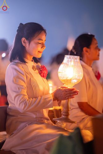 ภาพ No.200743:พิธีจุดประทีปถวายเป็นพุทธบูชา และบูชาธรรมมหาปูชนียาจารย์ ณ อนุสรณ์สถานบางปลา วัดบางปลา อำเภอบางเลน จังหวัดนครปฐม ในโครงการธรรมยาตรา กตัญญูบูชา มหาปูชนียาจารย์ พระมงคลเทพมุนี(สด จนฺทสโร) พระผู้ปราบมาร อนุสรณ์สถาน 7 แห่ง ปีที่ 13 วันที่ 23 มกราคม พ.ศ. 2568