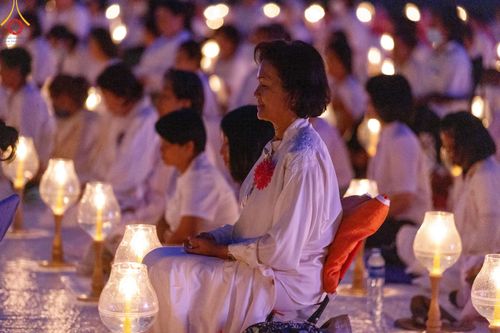 ภาพ No.200747:พิธีจุดประทีปถวายเป็นพุทธบูชา และบูชาธรรมมหาปูชนียาจารย์ ณ อนุสรณ์สถานบางปลา วัดบางปลา อำเภอบางเลน จังหวัดนครปฐม ในโครงการธรรมยาตรา กตัญญูบูชา มหาปูชนียาจารย์ พระมงคลเทพมุนี(สด จนฺทสโร) พระผู้ปราบมาร อนุสรณ์สถาน 7 แห่ง ปีที่ 13 วันที่ 23 มกราคม พ.ศ. 2568