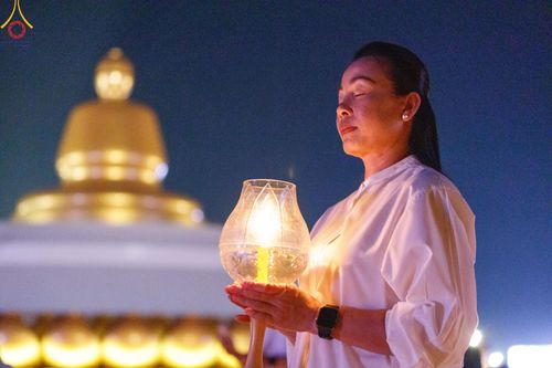 ภาพ No.200749:พิธีจุดประทีปถวายเป็นพุทธบูชา และบูชาธรรมมหาปูชนียาจารย์ ณ อนุสรณ์สถานบางปลา วัดบางปลา อำเภอบางเลน จังหวัดนครปฐม ในโครงการธรรมยาตรา กตัญญูบูชา มหาปูชนียาจารย์ พระมงคลเทพมุนี(สด จนฺทสโร) พระผู้ปราบมาร อนุสรณ์สถาน 7 แห่ง ปีที่ 13 วันที่ 23 มกราคม พ.ศ. 2568