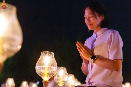 ภาพ No.200748:พิธีจุดประทีปถวายเป็นพุทธบูชา และบูชาธรรมมหาปูชนียาจารย์ ณ อนุสรณ์สถานบางปลา วัดบางปลา อำเภอบางเลน จังหวัดนครปฐม ในโครงการธรรมยาตรา กตัญญูบูชา มหาปูชนียาจารย์ พระมงคลเทพมุนี(สด จนฺทสโร) พระผู้ปราบมาร อนุสรณ์สถาน 7 แห่ง ปีที่ 13 วันที่ 23 มกราคม พ.ศ. 2568