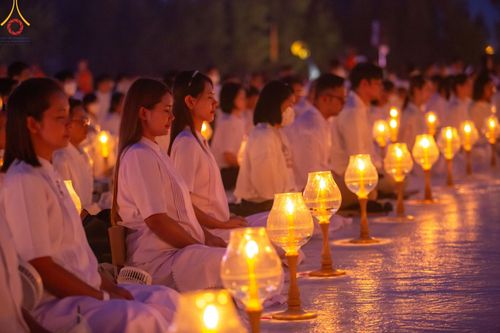 ภาพ No.200750:พิธีจุดประทีปถวายเป็นพุทธบูชา และบูชาธรรมมหาปูชนียาจารย์ ณ อนุสรณ์สถานบางปลา วัดบางปลา อำเภอบางเลน จังหวัดนครปฐม ในโครงการธรรมยาตรา กตัญญูบูชา มหาปูชนียาจารย์ พระมงคลเทพมุนี(สด จนฺทสโร) พระผู้ปราบมาร อนุสรณ์สถาน 7 แห่ง ปีที่ 13 วันที่ 23 มกราคม พ.ศ. 2568