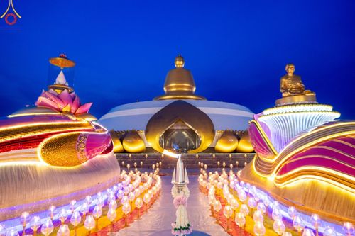 ภาพ No.200756:พิธีจุดประทีปถวายเป็นพุทธบูชา และบูชาธรรมมหาปูชนียาจารย์ ณ อนุสรณ์สถานบางปลา วัดบางปลา อำเภอบางเลน จังหวัดนครปฐม ในโครงการธรรมยาตรา กตัญญูบูชา มหาปูชนียาจารย์ พระมงคลเทพมุนี(สด จนฺทสโร) พระผู้ปราบมาร อนุสรณ์สถาน 7 แห่ง ปีที่ 13 วันที่ 23 มกราคม พ.ศ. 2568