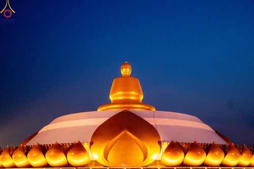 ภาพ No.200758:พิธีจุดประทีปถวายเป็นพุทธบูชา และบูชาธรรมมหาปูชนียาจารย์ ณ อนุสรณ์สถานบางปลา วัดบางปลา อำเภอบางเลน จังหวัดนครปฐม ในโครงการธรรมยาตรา กตัญญูบูชา มหาปูชนียาจารย์ พระมงคลเทพมุนี(สด จนฺทสโร) พระผู้ปราบมาร อนุสรณ์สถาน 7 แห่ง ปีที่ 13 วันที่ 23 มกราคม พ.ศ. 2568