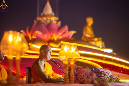 ภาพ No.200761:พิธีจุดประทีปถวายเป็นพุทธบูชา และบูชาธรรมมหาปูชนียาจารย์ ณ อนุสรณ์สถานบางปลา วัดบางปลา อำเภอบางเลน จังหวัดนครปฐม ในโครงการธรรมยาตรา กตัญญูบูชา มหาปูชนียาจารย์ พระมงคลเทพมุนี(สด จนฺทสโร) พระผู้ปราบมาร อนุสรณ์สถาน 7 แห่ง ปีที่ 13 วันที่ 23 มกราคม พ.ศ. 2568