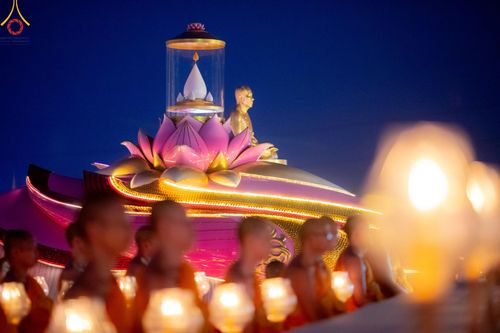 ภาพ No.200762:พิธีจุดประทีปถวายเป็นพุทธบูชา และบูชาธรรมมหาปูชนียาจารย์ ณ อนุสรณ์สถานบางปลา วัดบางปลา อำเภอบางเลน จังหวัดนครปฐม ในโครงการธรรมยาตรา กตัญญูบูชา มหาปูชนียาจารย์ พระมงคลเทพมุนี(สด จนฺทสโร) พระผู้ปราบมาร อนุสรณ์สถาน 7 แห่ง ปีที่ 13 วันที่ 23 มกราคม พ.ศ. 2568