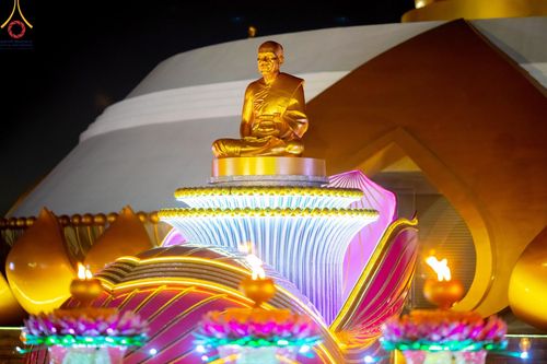 ภาพ No.200763:พิธีจุดประทีปถวายเป็นพุทธบูชา และบูชาธรรมมหาปูชนียาจารย์ ณ อนุสรณ์สถานบางปลา วัดบางปลา อำเภอบางเลน จังหวัดนครปฐม ในโครงการธรรมยาตรา กตัญญูบูชา มหาปูชนียาจารย์ พระมงคลเทพมุนี(สด จนฺทสโร) พระผู้ปราบมาร อนุสรณ์สถาน 7 แห่ง ปีที่ 13 วันที่ 23 มกราคม พ.ศ. 2568