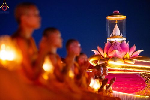 ภาพ No.200771:พิธีจุดประทีปถวายเป็นพุทธบูชา และบูชาธรรมมหาปูชนียาจารย์ ณ อนุสรณ์สถานบางปลา วัดบางปลา อำเภอบางเลน จังหวัดนครปฐม ในโครงการธรรมยาตรา กตัญญูบูชา มหาปูชนียาจารย์ พระมงคลเทพมุนี(สด จนฺทสโร) พระผู้ปราบมาร อนุสรณ์สถาน 7 แห่ง ปีที่ 13 วันที่ 23 มกราคม พ.ศ. 2568