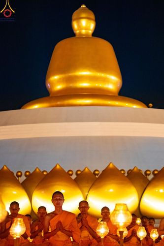 ภาพ No.200777:พิธีจุดประทีปถวายเป็นพุทธบูชา และบูชาธรรมมหาปูชนียาจารย์ ณ อนุสรณ์สถานบางปลา วัดบางปลา อำเภอบางเลน จังหวัดนครปฐม ในโครงการธรรมยาตรา กตัญญูบูชา มหาปูชนียาจารย์ พระมงคลเทพมุนี(สด จนฺทสโร) พระผู้ปราบมาร อนุสรณ์สถาน 7 แห่ง ปีที่ 13 วันที่ 23 มกราคม พ.ศ. 2568