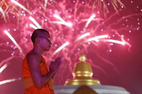 ภาพ No.200781:พิธีจุดประทีปถวายเป็นพุทธบูชา และบูชาธรรมมหาปูชนียาจารย์ ณ อนุสรณ์สถานบางปลา วัดบางปลา อำเภอบางเลน จังหวัดนครปฐม ในโครงการธรรมยาตรา กตัญญูบูชา มหาปูชนียาจารย์ พระมงคลเทพมุนี(สด จนฺทสโร) พระผู้ปราบมาร อนุสรณ์สถาน 7 แห่ง ปีที่ 13 วันที่ 23 มกราคม พ.ศ. 2568