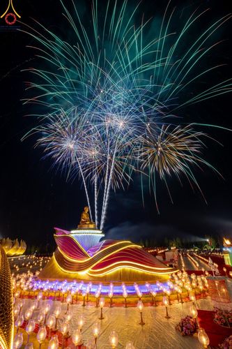 ภาพ No.200808:พิธีจุดประทีปถวายเป็นพุทธบูชา และบูชาธรรมมหาปูชนียาจารย์ ณ อนุสรณ์สถานบางปลา วัดบางปลา อำเภอบางเลน จังหวัดนครปฐม ในโครงการธรรมยาตรา กตัญญูบูชา มหาปูชนียาจารย์ พระมงคลเทพมุนี(สด จนฺทสโร) พระผู้ปราบมาร อนุสรณ์สถาน 7 แห่ง ปีที่ 13 วันที่ 23 มกราคม พ.ศ. 2568