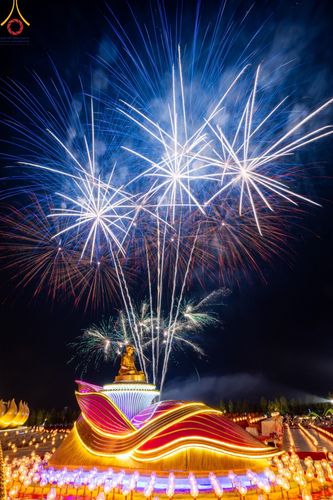 ภาพ No.200812:พิธีจุดประทีปถวายเป็นพุทธบูชา และบูชาธรรมมหาปูชนียาจารย์ ณ อนุสรณ์สถานบางปลา วัดบางปลา อำเภอบางเลน จังหวัดนครปฐม ในโครงการธรรมยาตรา กตัญญูบูชา มหาปูชนียาจารย์ พระมงคลเทพมุนี(สด จนฺทสโร) พระผู้ปราบมาร อนุสรณ์สถาน 7 แห่ง ปีที่ 13 วันที่ 23 มกราคม พ.ศ. 2568