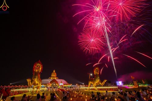 ภาพ No.200818:พิธีจุดประทีปถวายเป็นพุทธบูชา และบูชาธรรมมหาปูชนียาจารย์ ณ อนุสรณ์สถานบางปลา วัดบางปลา อำเภอบางเลน จังหวัดนครปฐม ในโครงการธรรมยาตรา กตัญญูบูชา มหาปูชนียาจารย์ พระมงคลเทพมุนี(สด จนฺทสโร) พระผู้ปราบมาร อนุสรณ์สถาน 7 แห่ง ปีที่ 13 วันที่ 23 มกราคม พ.ศ. 2568