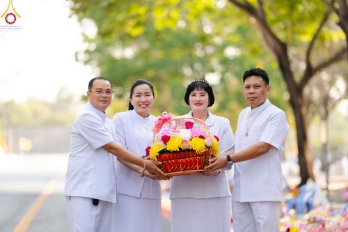 ภาพ No.202400:พิธีต้อนรับพระธรรมยาตรา ณ อนุสรณ์สถานลำดับที่ 7 สถานที่ขยายวิชชาธรรมกาย วัดพระธรรมกาย ต.คลองสาม อ.คลองหลวง จ.ปทุมธานี ในโครงการธรรมยาตรา กตัญญูบูชา มหาปูชนียาจารย์ พระมงคลเทพมุนี(สด จนฺทสโร) พระผู้ปราบมาร อนุสรณ์สถาน 7 แห่ง ปีที่ 13 วันที่ 26 มกราคม 2568