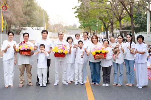 ภาพ No.202393:พิธีต้อนรับพระธรรมยาตรา ณ อนุสรณ์สถานลำดับที่ 7 สถานที่ขยายวิชชาธรรมกาย วัดพระธรรมกาย ต.คลองสาม อ.คลองหลวง จ.ปทุมธานี ในโครงการธรรมยาตรา กตัญญูบูชา มหาปูชนียาจารย์ พระมงคลเทพมุนี(สด จนฺทสโร) พระผู้ปราบมาร อนุสรณ์สถาน 7 แห่ง ปีที่ 13 วันที่ 26 มกราคม 2568