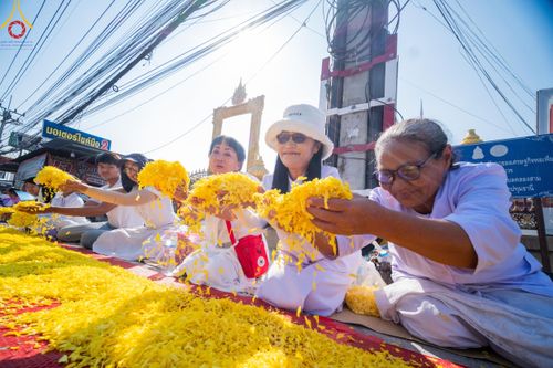 ภาพ No.202403:พิธีต้อนรับพระธรรมยาตรา ณ อนุสรณ์สถานลำดับที่ 7 สถานที่ขยายวิชชาธรรมกาย วัดพระธรรมกาย ต.คลองสาม อ.คลองหลวง จ.ปทุมธานี ในโครงการธรรมยาตรา กตัญญูบูชา มหาปูชนียาจารย์ พระมงคลเทพมุนี(สด จนฺทสโร) พระผู้ปราบมาร อนุสรณ์สถาน 7 แห่ง ปีที่ 13 วันที่ 26 มกราคม 2568