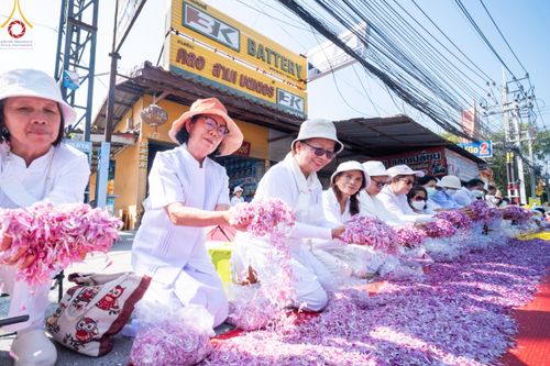 ภาพ No.202407:พิธีต้อนรับพระธรรมยาตรา ณ อนุสรณ์สถานลำดับที่ 7 สถานที่ขยายวิชชาธรรมกาย วัดพระธรรมกาย ต.คลองสาม อ.คลองหลวง จ.ปทุมธานี ในโครงการธรรมยาตรา กตัญญูบูชา มหาปูชนียาจารย์ พระมงคลเทพมุนี(สด จนฺทสโร) พระผู้ปราบมาร อนุสรณ์สถาน 7 แห่ง ปีที่ 13 วันที่ 26 มกราคม 2568